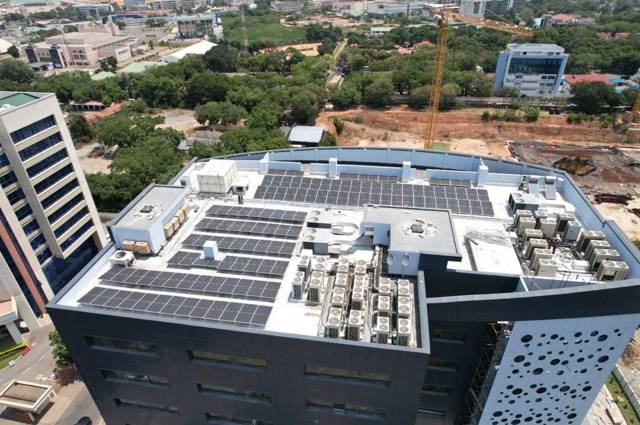 Large rooftop solar and BESS installation